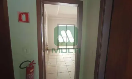 Apartamento com 3 quartos para alugar no Tabajaras, Uberlândia 