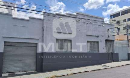 Casa com 4 quartos para alugar no Centro, Uberlândia  por R$ 3.000