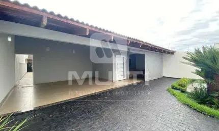 Casa com 3 quartos para alugar na Cidade Jardim, Uberlândia  por R$ 5.500