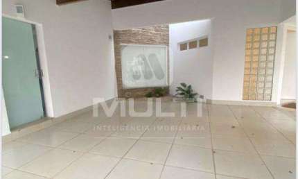 Casa com 3 quartos para alugar no Jardim Karaíba, Uberlândia  por R$ 7.000