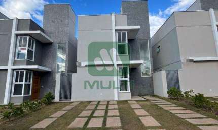 Casa em condomínio fechado com 3 quartos para alugar no Valparaíso, Uberlândia  por R$ 3.500