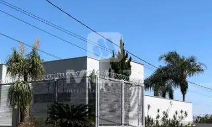 Casa com 3 quartos para alugar no Jardim Karaíba, Uberlândia  por R$ 9.000