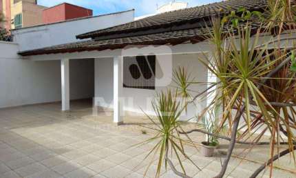 Casa com 3 quartos para alugar no Santa Mônica, Uberlândia  por R$ 4.200