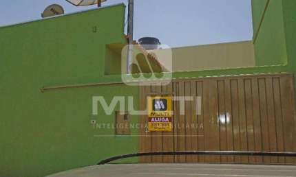 Casa com 2 quartos para alugar no Daniel Fonseca, Uberlândia  por R$ 1.400