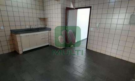 Apartamento com 3 quartos para alugar no Centro, Uberlândia  por R$ 1.700