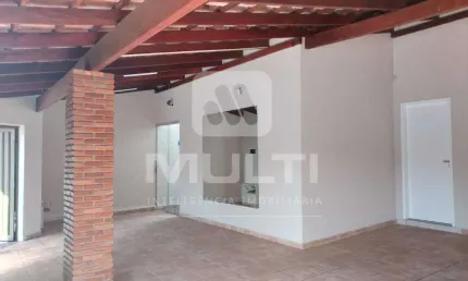 Casa com 3 quartos para alugar em Granada, Uberlândia  por R$ 5.000