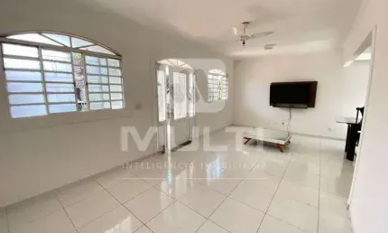 Casa com 3 quartos para alugar no Jardim Karaíba, Uberlândia  por R$ 5.200