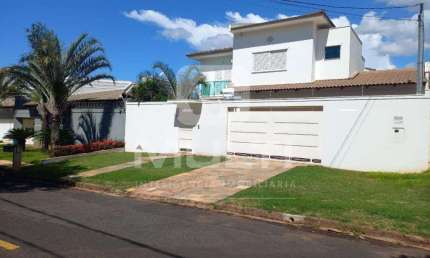 Casa com 3 quartos para alugar no Jardim Karaíba, Uberlândia  por R$ 11.000