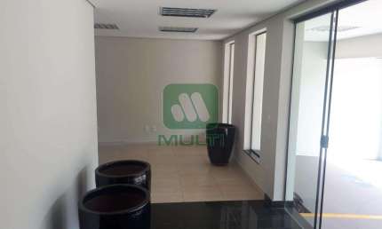 Casa comercial para alugar em Saraiva, Uberlândia  por R$ 22.000