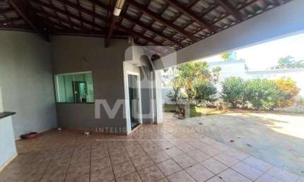Casa com 3 quartos para alugar no Jardim Inconfidência, Uberlândia  por R$ 4.500