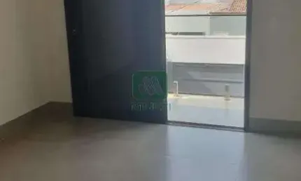 Casa com 3 quartos para alugar no Santa Rosa, Uberlândia 