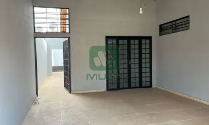 Casa com 3 quartos para alugar no Planalto, Uberlândia 