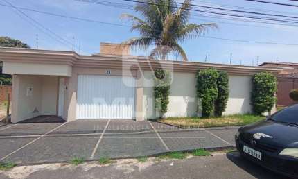 Casa com 4 quartos para alugar no Jardim das Acácias, Uberlândia  por R$ 7.200