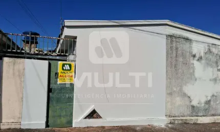 Casa com 1 quarto para alugar no Marta Helena, Uberlândia  por R$ 700