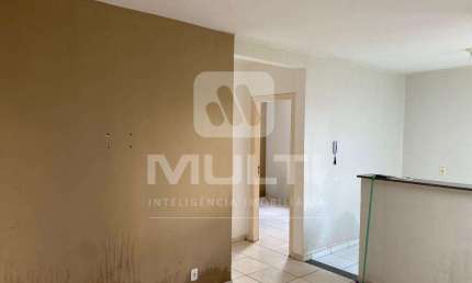 Apartamento com 2 quartos para alugar no Chácaras Tubalina e Quartel, Uberlândia  por R$ 1.000