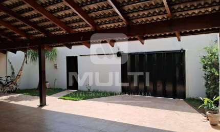 Casa com 3 quartos para alugar no Jardim Inconfidência, Uberlândia  por R$ 5.500