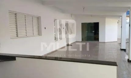 Casa comercial para alugar no Brasil, Uberlândia  por R$ 4.800