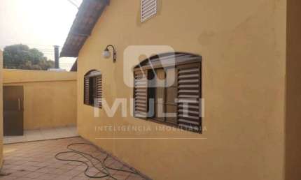 Casa com 4 quartos para alugar no Daniel Fonseca, Uberlândia  por R$ 2.500