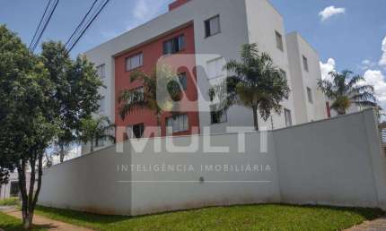 Apartamento com 2 quartos para alugar no Chácaras Tubalina, Uberlândia  por R$ 2.000