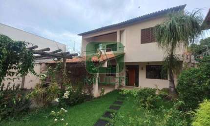 Casa com 3 quartos para alugar no Jardim Karaíba, Uberlândia  por R$ 5.500