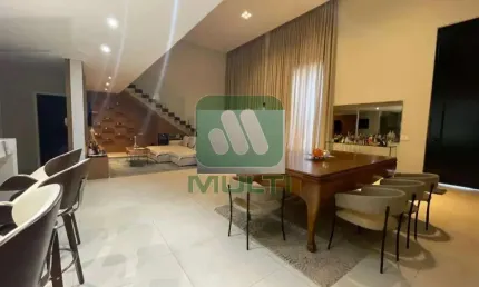 Casa com 3 quartos para alugar no Jardim Karaíba, Uberlândia  por R$ 12.000