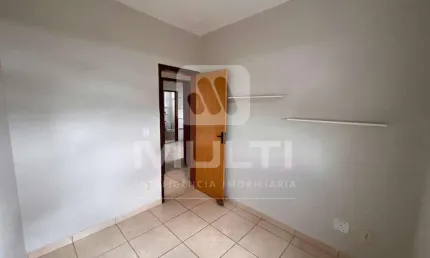 Apartamento com 3 quartos para alugar no jardim holanda, uberlândia  por r$ 1.300