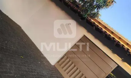 Casa comercial para alugar no Presidente Roosevelt, Uberlândia  por R$ 3.000