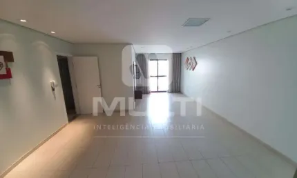 Cobertura com 3 quartos para alugar no Jardim Finotti, Uberlândia  por R$ 4.500