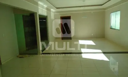 Casa com 3 quartos para alugar no Santa Mônica, Uberlândia  por R$ 3.800