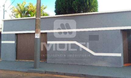 Casa com 3 quartos para alugar no Santa Mônica, Uberlândia  por R$ 3.500