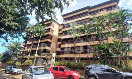 Apartamento com 3 quartos para alugar no Copacabana, Uberlândia  por R$ 7.000
