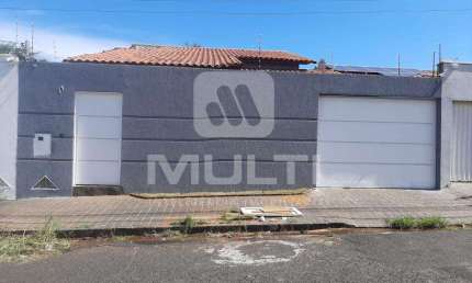 Casa com 4 quartos para alugar no Nova Uberlândia, Uberlândia  por R$ 3.500