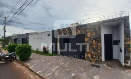 Casa com 3 quartos para alugar no Morada da Colina, Uberlândia  por R$ 7.000