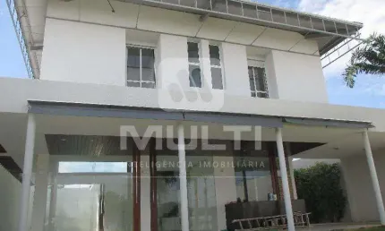Casa com 4 quartos para alugar no Jardim Karaíba, Uberlândia  por R$ 6.000