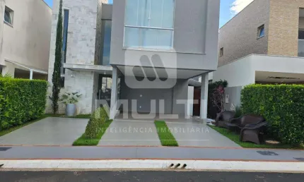 Casa em condomínio fechado com 3 quartos para alugar no Granja Marileusa, Uberlândia  por R$ 11.500