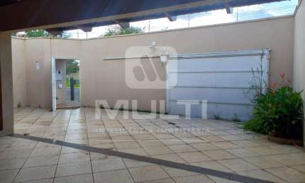 Casa com 3 quartos para alugar no Jardim Karaíba, Uberlândia  por R$ 5.200
