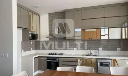 Casa em condomínio fechado com 3 quartos para alugar no Alphaville, Uberlândia  por R$ 16.000