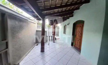 Casa com 3 quartos para alugar no Tabajaras, Uberlândia  por R$ 3.800