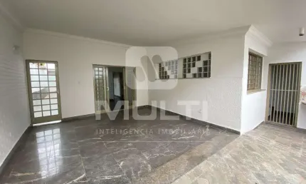 Casa com 3 quartos para alugar no osvaldo rezende, uberlândia  por r$ 3.800