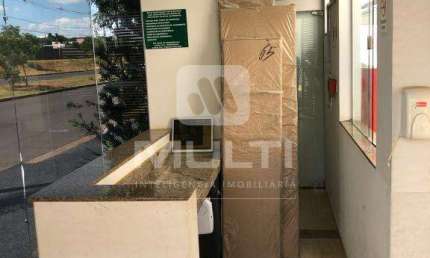 Apartamento com 2 quartos para alugar em Laranjeiras, Uberlândia  por R$ 1.250