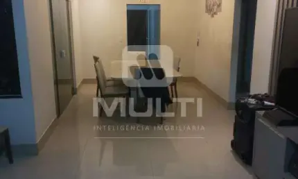 Casa com 3 quartos para alugar no Novo Mundo, Uberlândia  por R$ 4.500