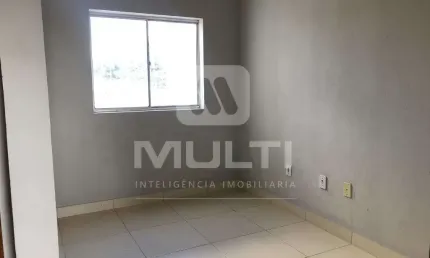 Apartamento com 2 quartos para alugar no Jardim Ipanema I, Uberlândia  por R$ 1.000