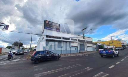 Barracão / Galpão / Depósito para alugar no Umuarama, Uberlândia  por R$ 15.000