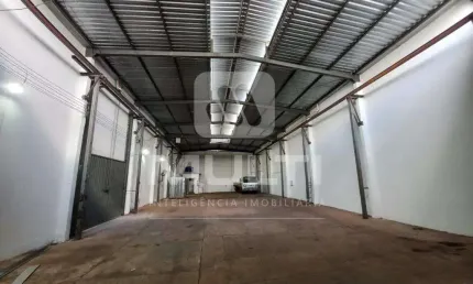 Barracão / Galpão / Depósito para alugar no Tibery, Uberlândia  por R$ 8.000