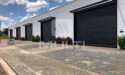 Barracão / Galpão / Depósito para alugar no Shopping Park, Uberlândia  por R$ 4.843