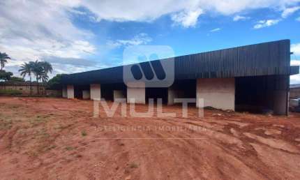 Barracão / Galpão / Depósito para alugar no Distrito Industrial, Uberlândia  por R$ 32.000