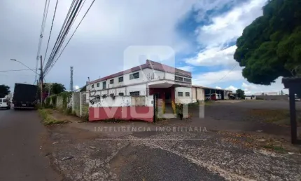 Barracão / Galpão / Depósito para alugar no Industrial, Uberlândia  por R$ 38.000