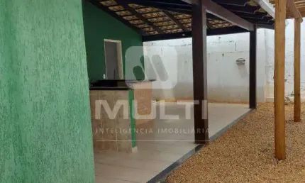 Casa em condomínio fechado com 3 quartos à venda no Santa Mônica, Uberlândia  por R$ 1.200.000