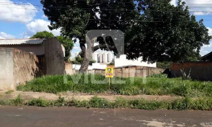 Terreno à venda em Carajás, Uberlândia  por R$ 350.000