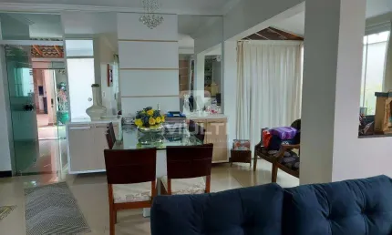 Casa em condomínio fechado com 3 quartos à venda no Santa Mônica, Uberlândia  por R$ 1.780.000